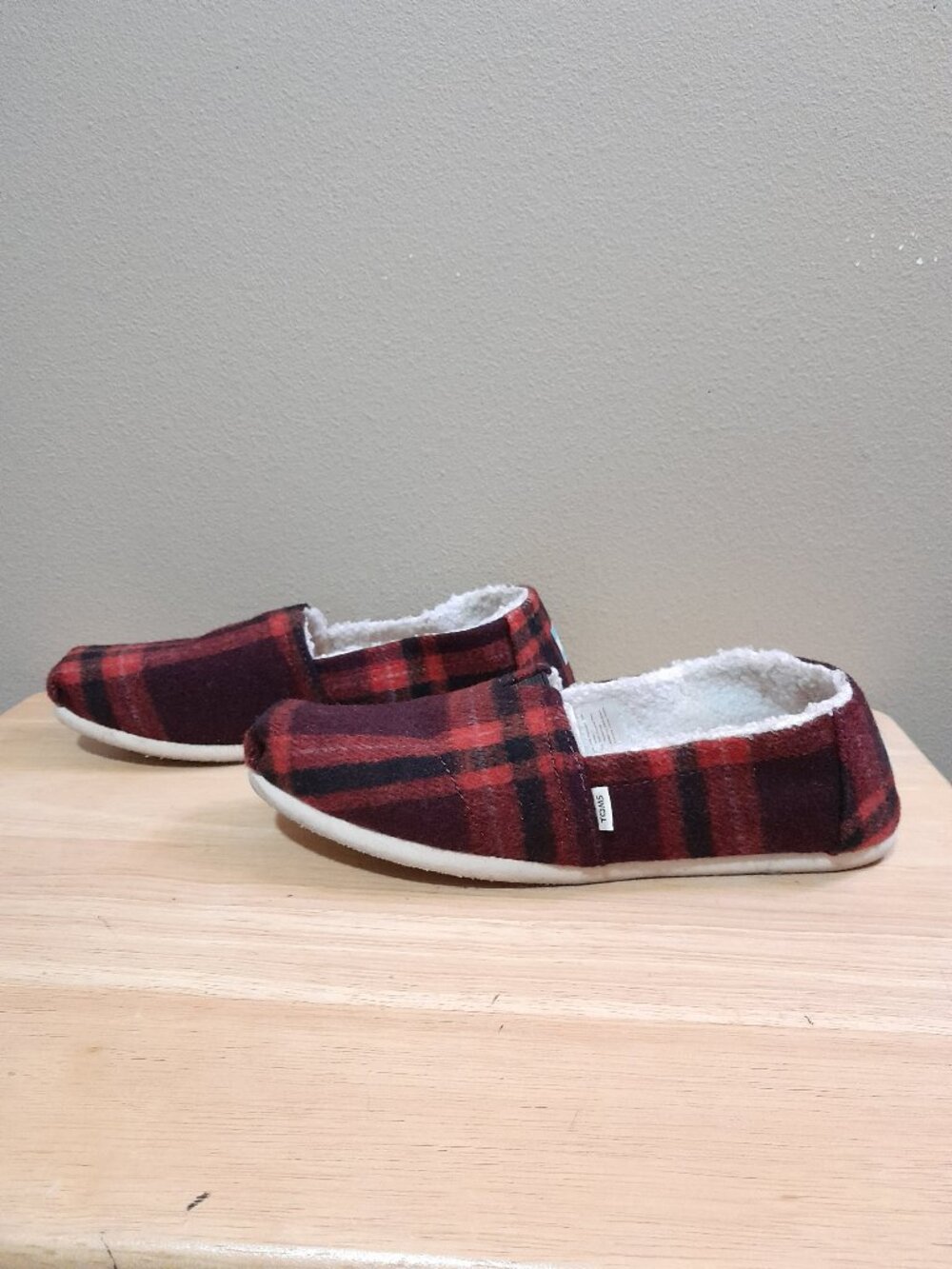 TOMS Alpargata Cozy Slip-On Loafers Red Maroon Plaid Flannel Sherpa Womens 7.5